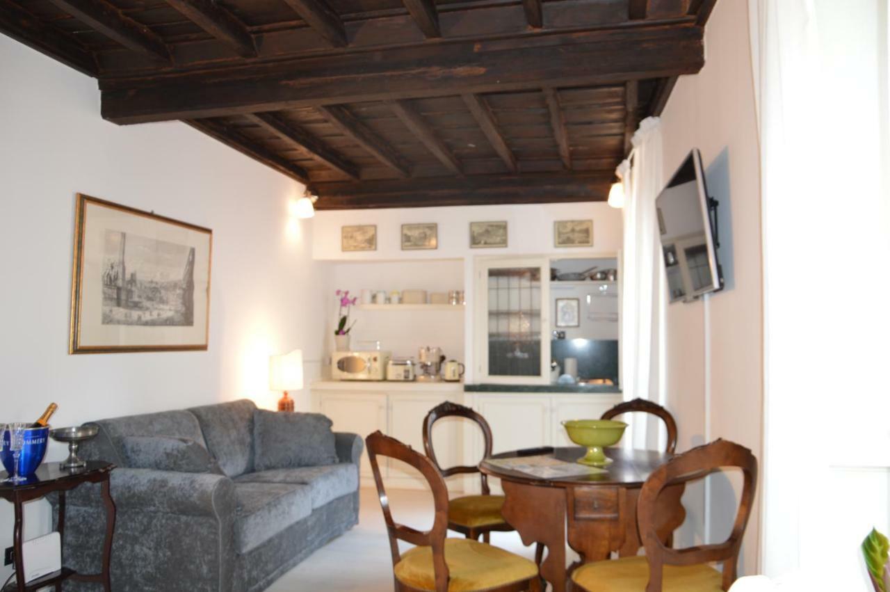 Historic Center - Elegant Apartment With Charming Antiques - Raffaello Inn Рим Екстер'єр фото