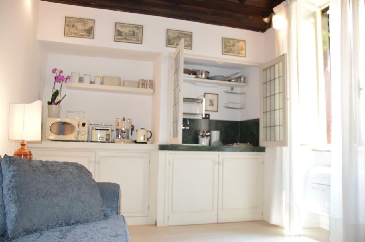 Historic Center - Elegant Apartment With Charming Antiques - Raffaello Inn Рим Екстер'єр фото