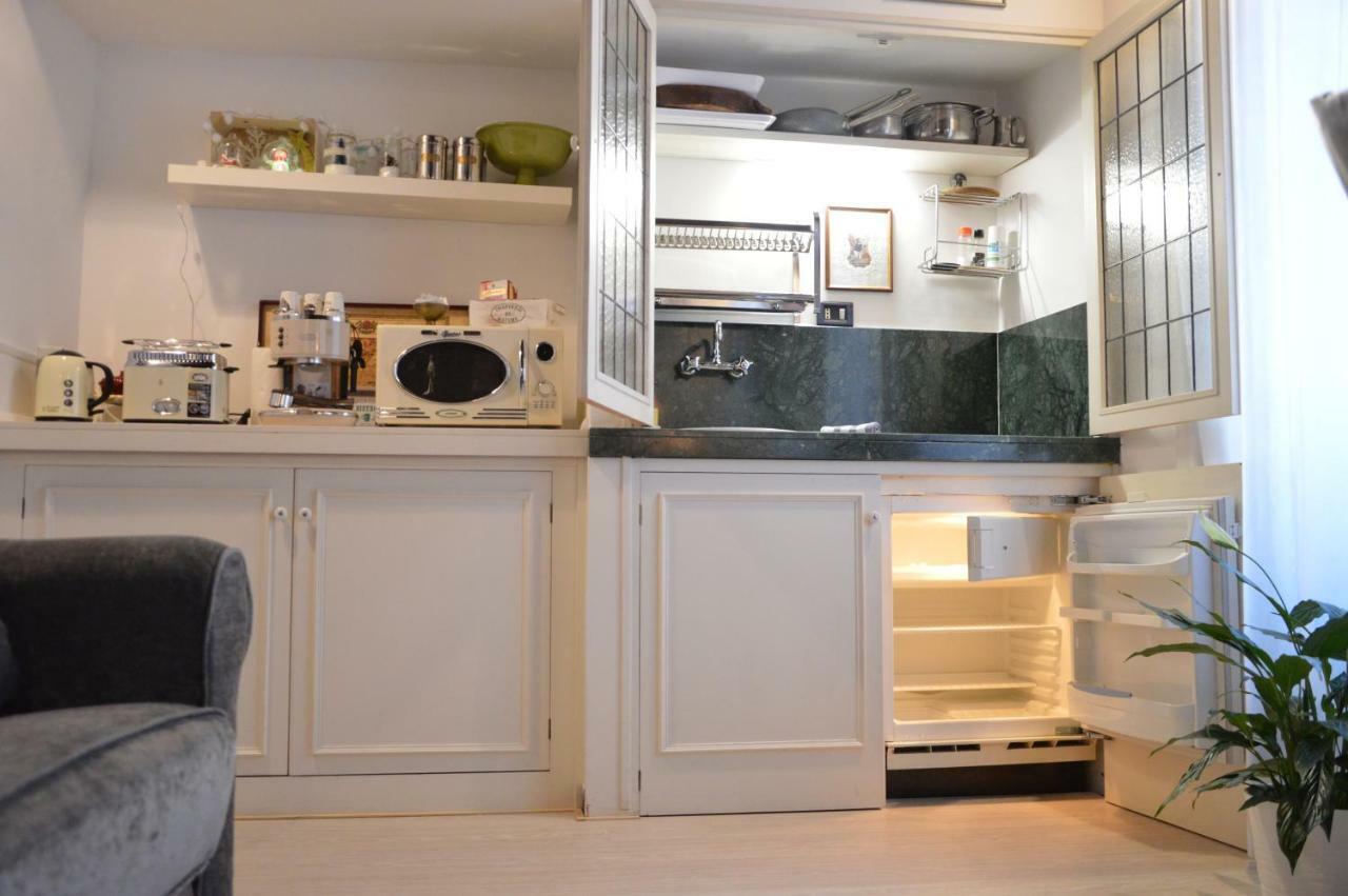 Historic Center - Elegant Apartment With Charming Antiques - Raffaello Inn Рим Екстер'єр фото