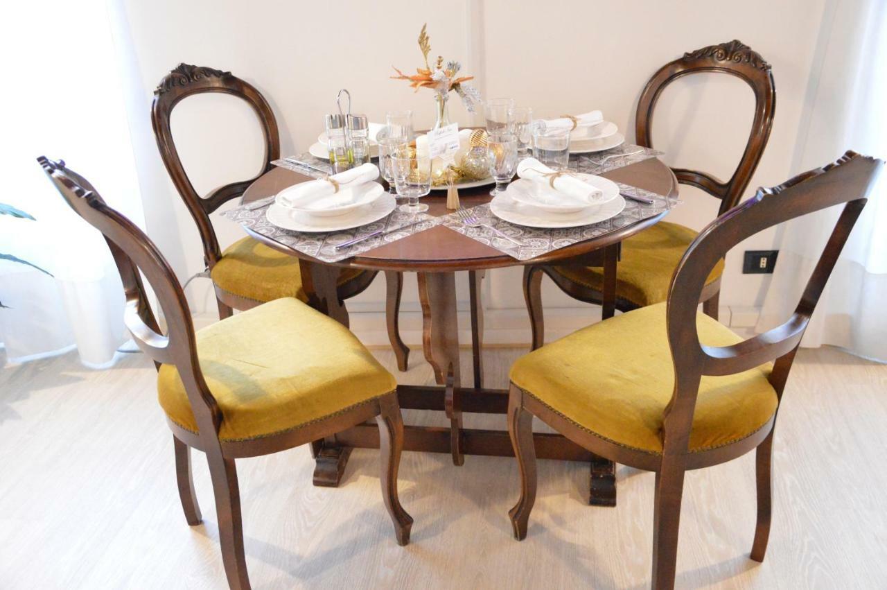 Historic Center - Elegant Apartment With Charming Antiques - Raffaello Inn Рим Екстер'єр фото